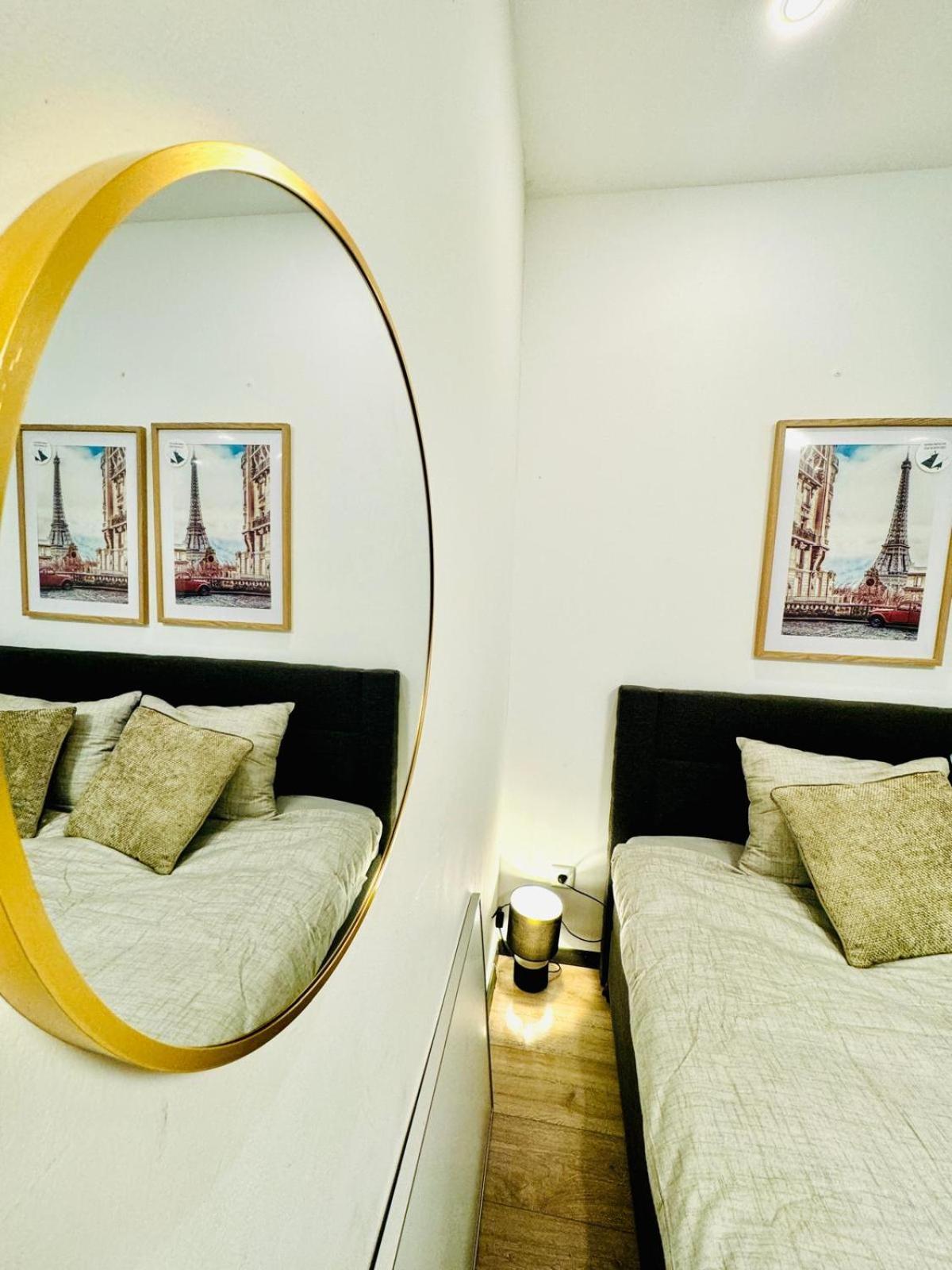Apartment King - 10 Mins Walk From Downtown *