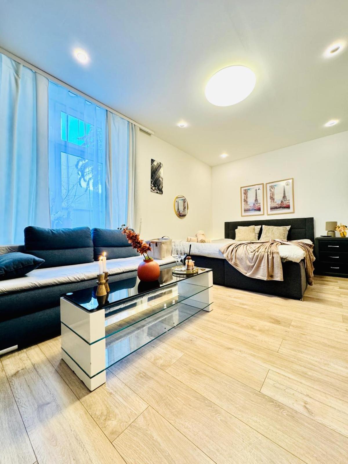 King - 10 Mins Walk From Downtown Apartament