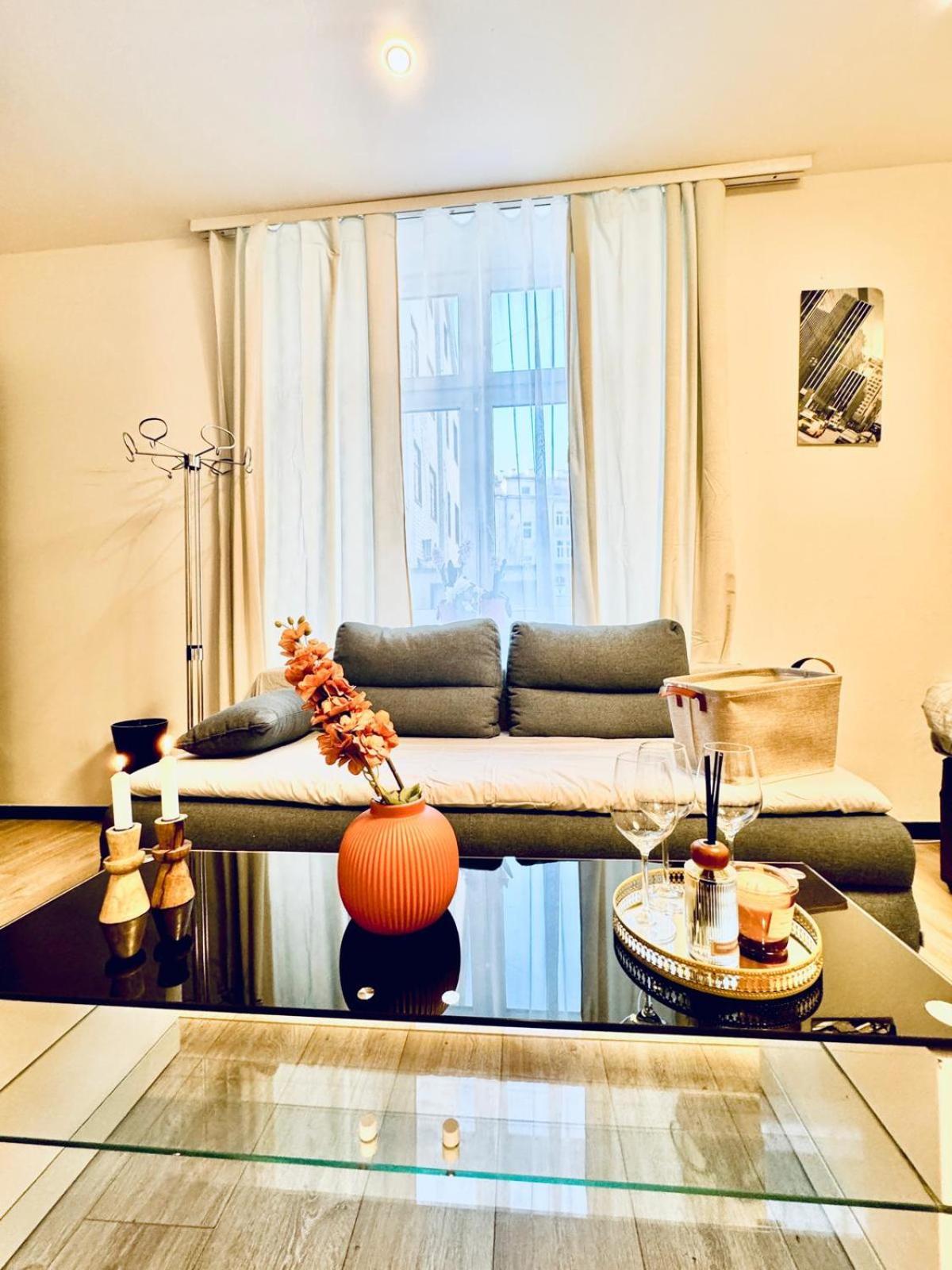 Apartment King - 10 Mins Walk From Downtown