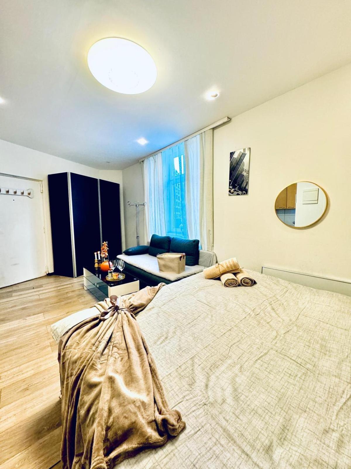 King - 10 Mins Walk From Downtown Apartment *