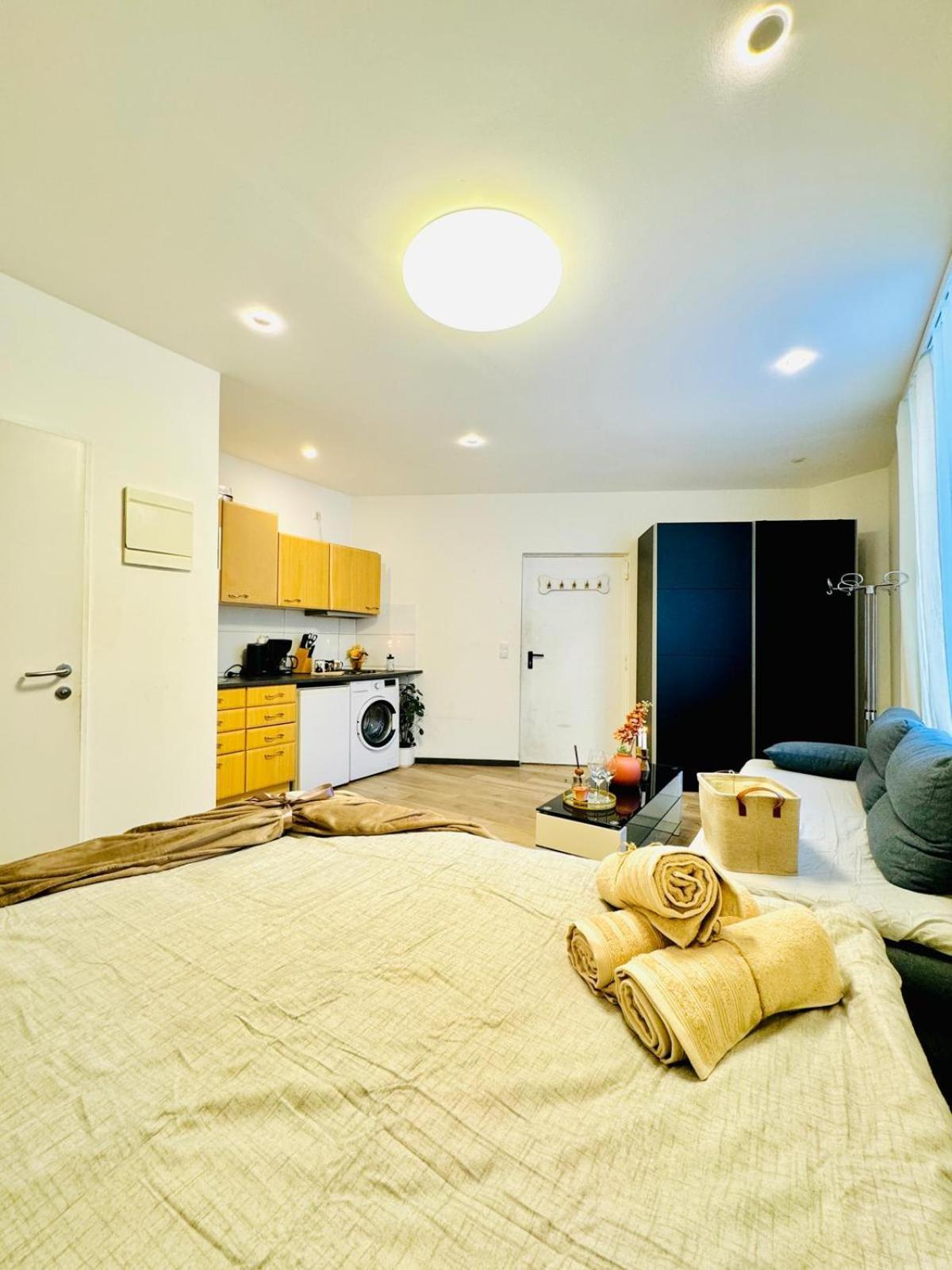 Apartment King - 10 Mins Walk From Downtown *