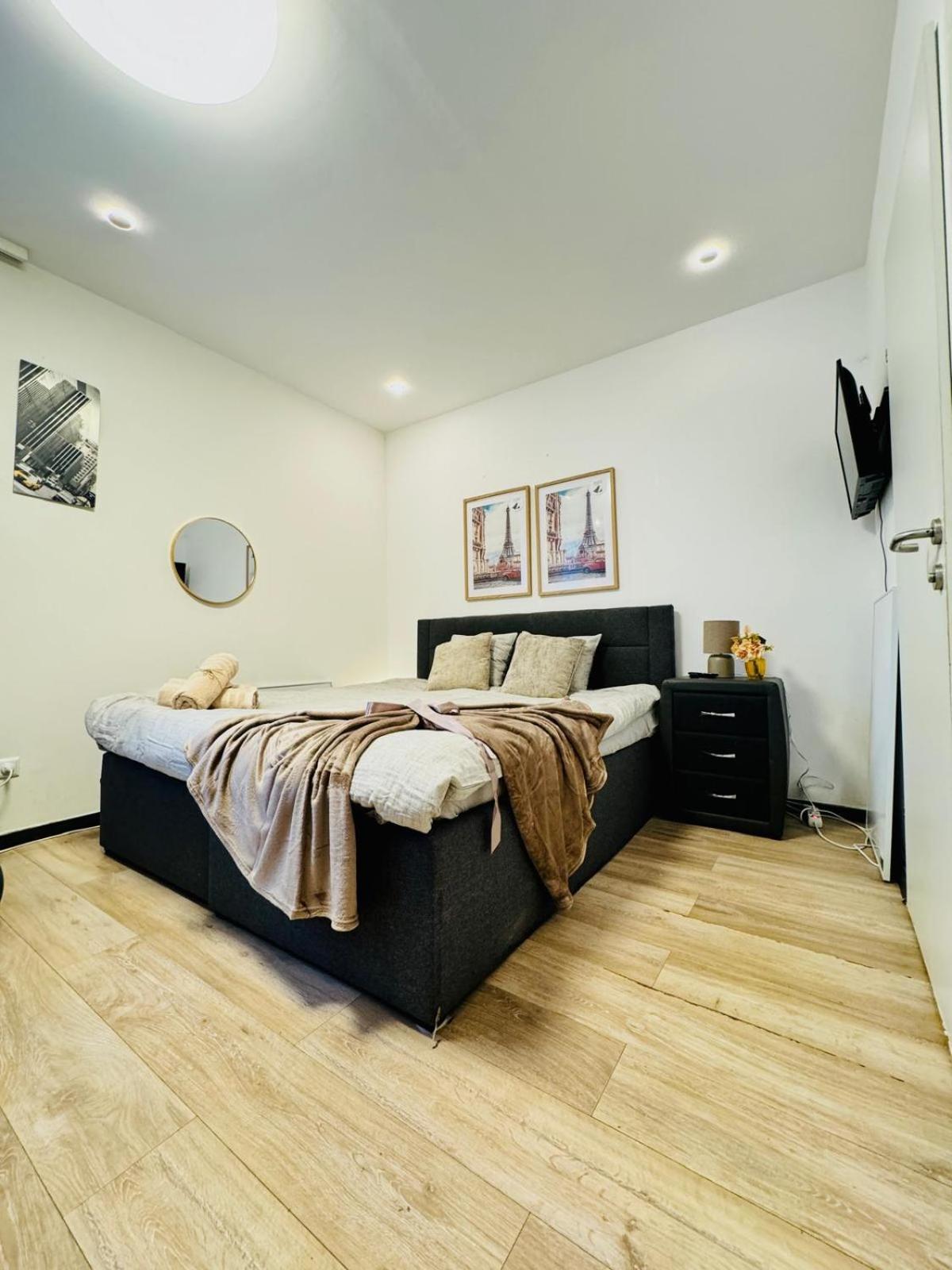 Apartment King - 10 Mins Walk From Downtown Vienna
