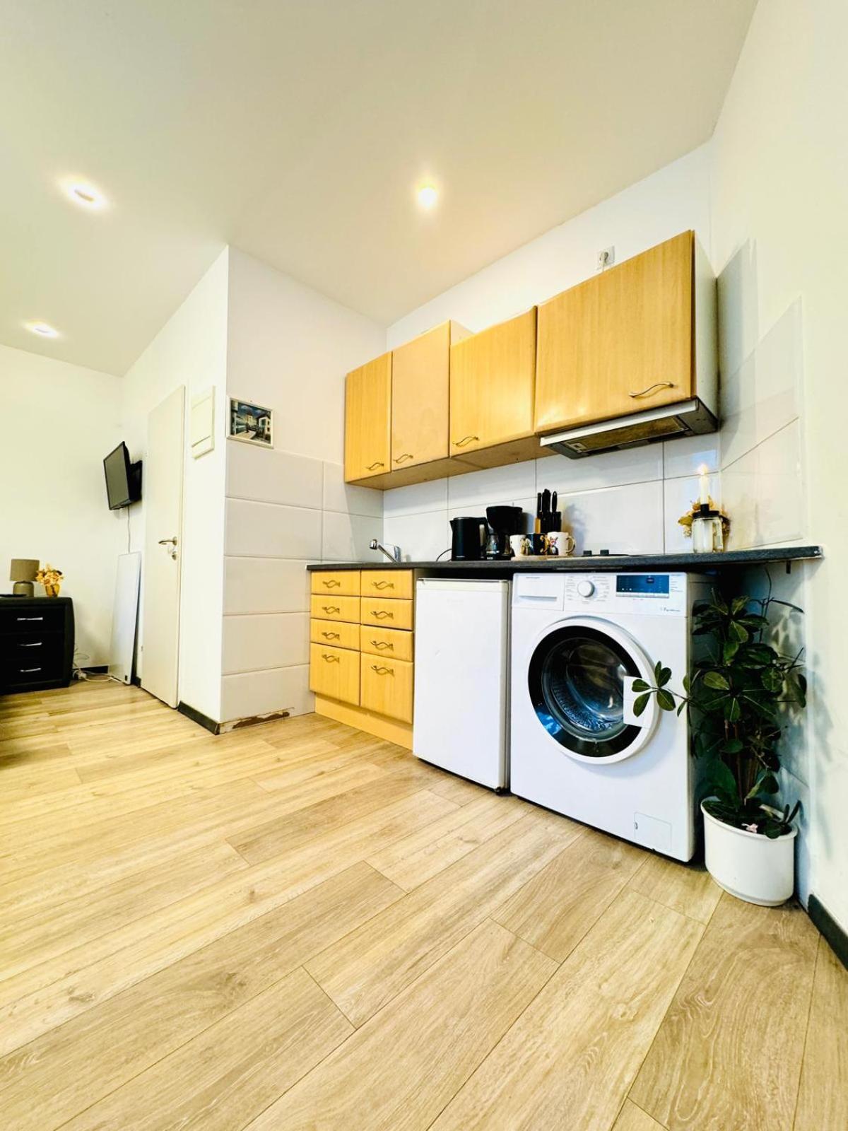 King - 10 Mins Walk From Downtown Apartment