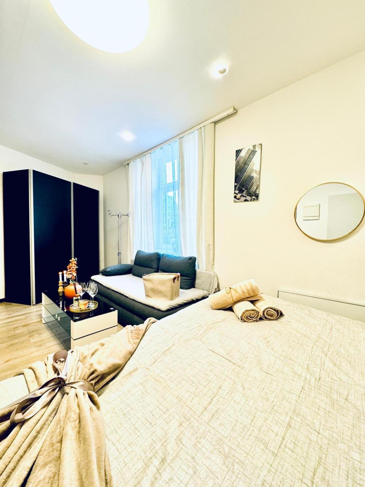 Apartment King - 10 Mins Walk From Downtown