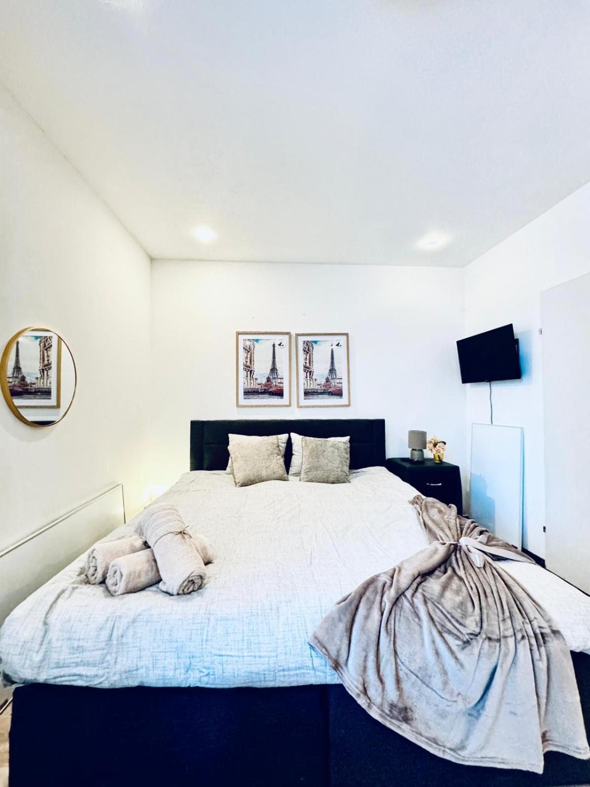 King - 10 Mins Walk From Downtown Apartment *
