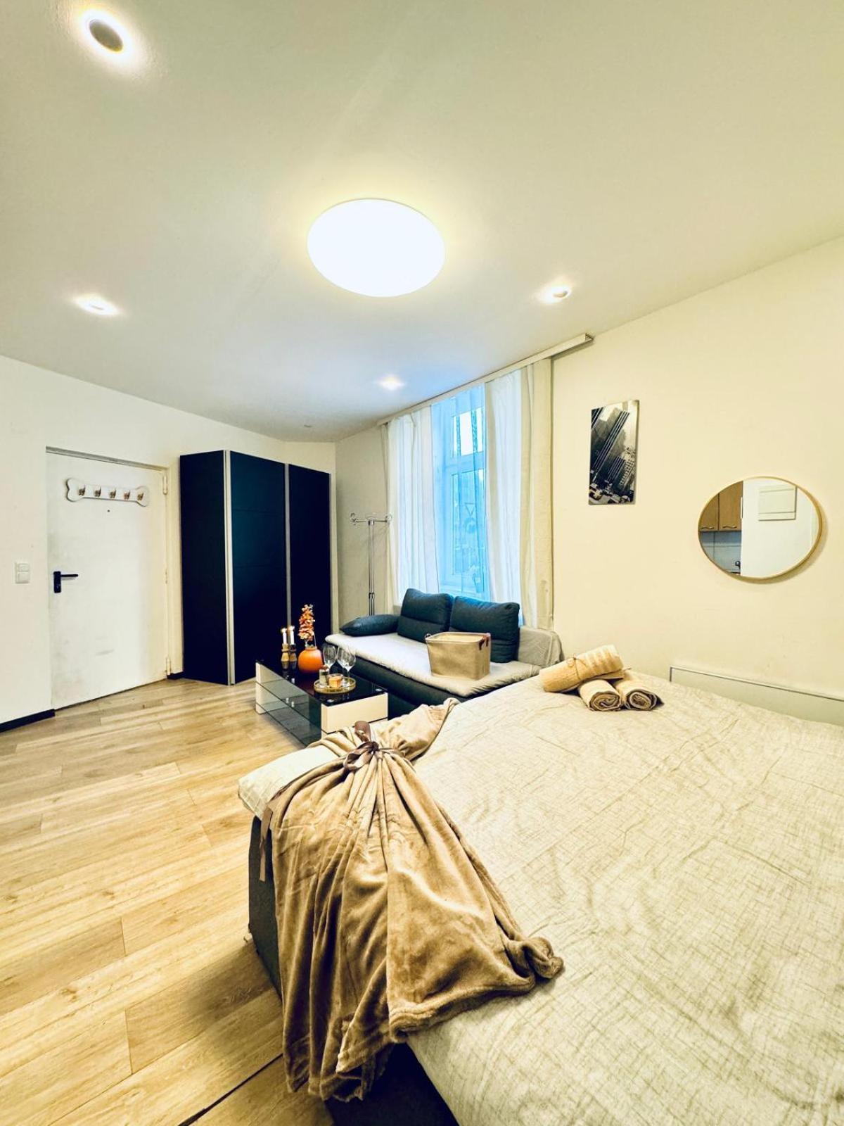 Apartment King - 10 Mins Walk From Downtown *