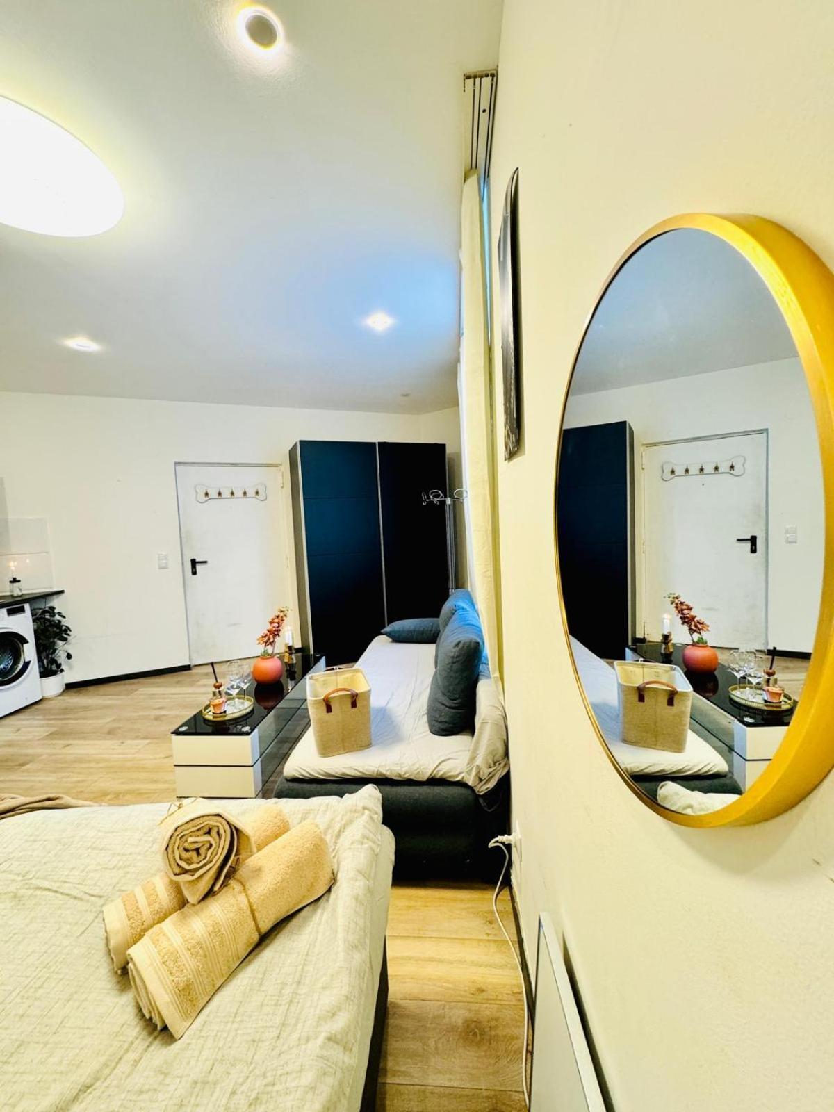 King - 10 Mins Walk From Downtown Apartment
