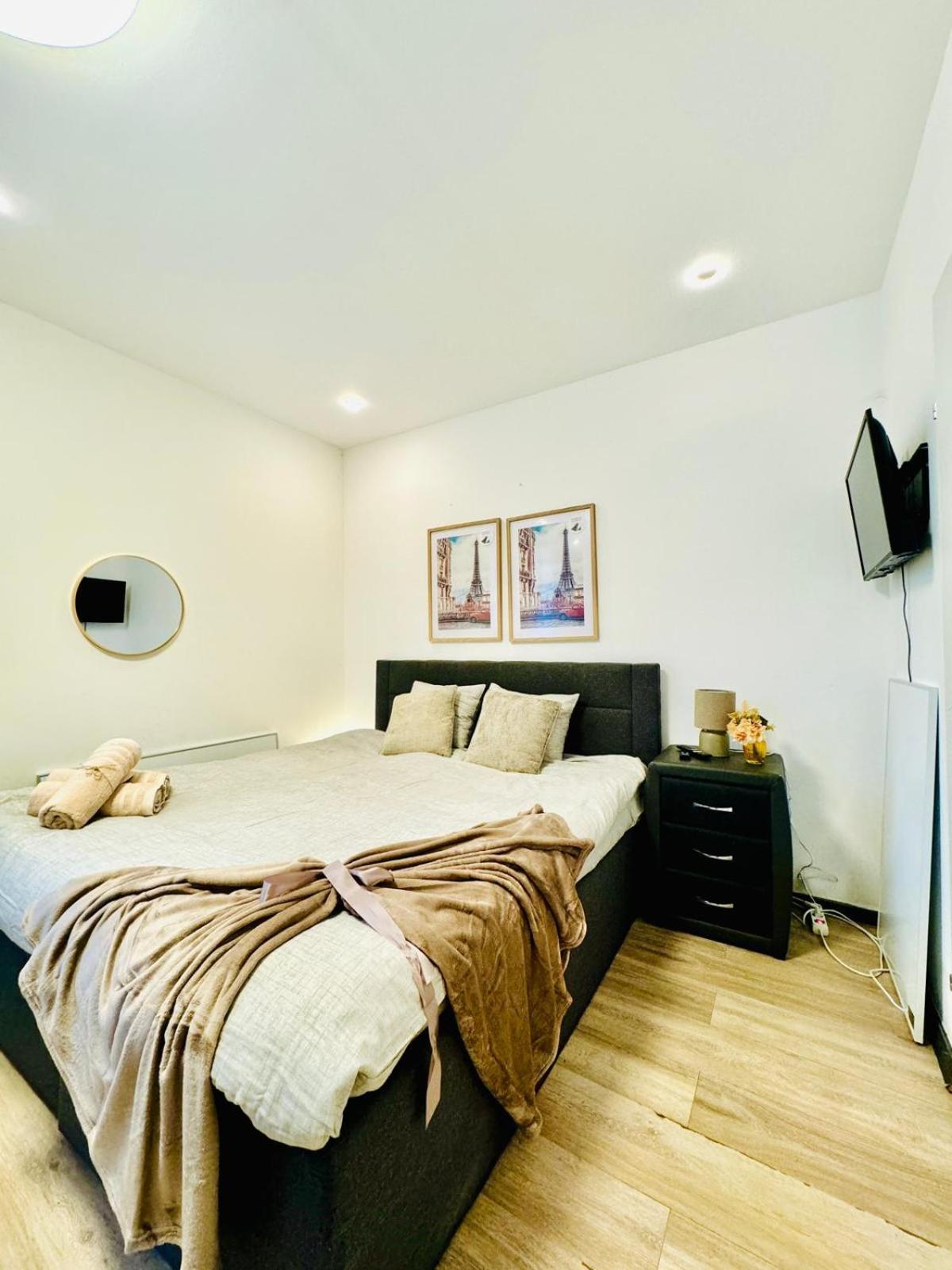 Apartment King - 10 Mins Walk From Downtown